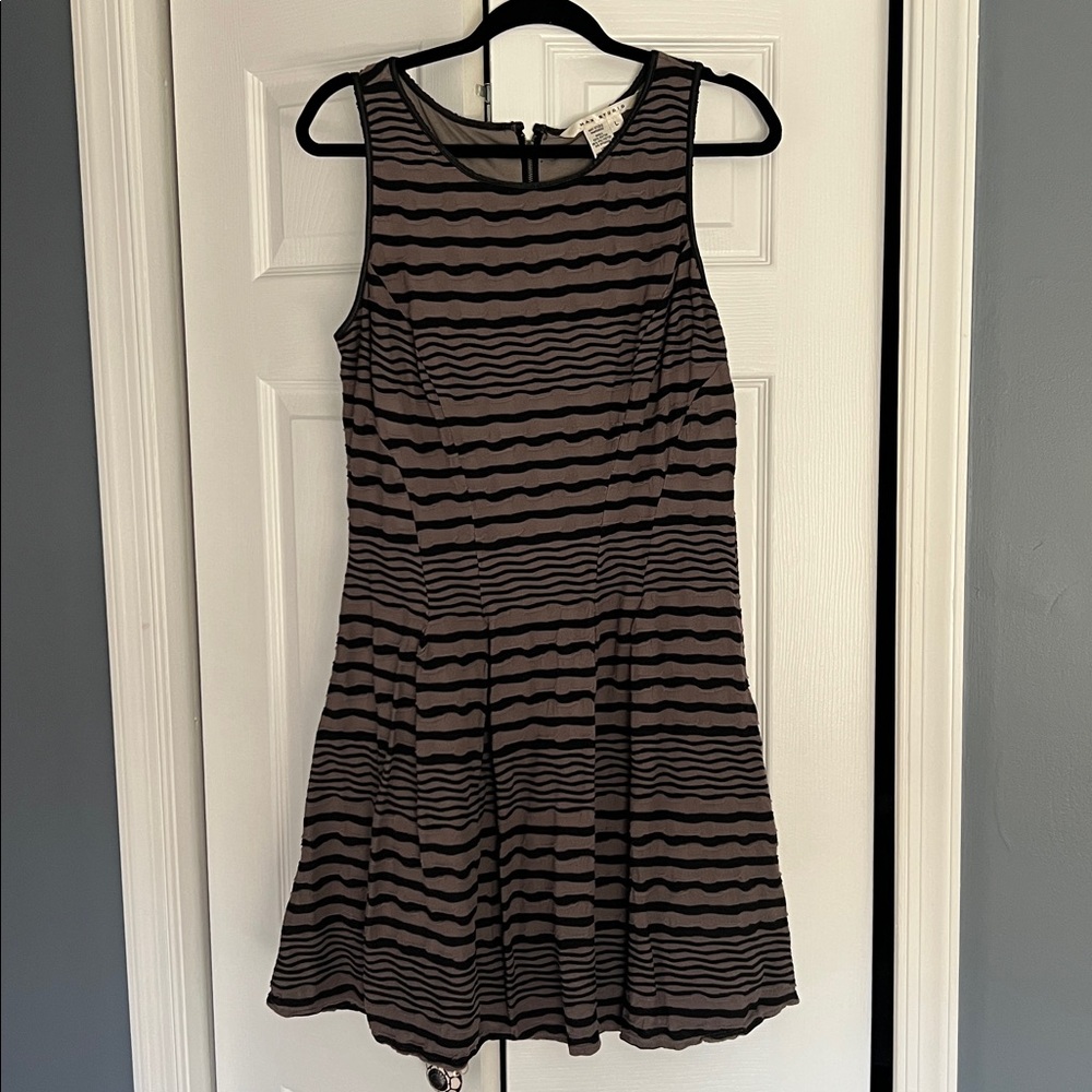 Max Studio Black and Gray Textured Dress
